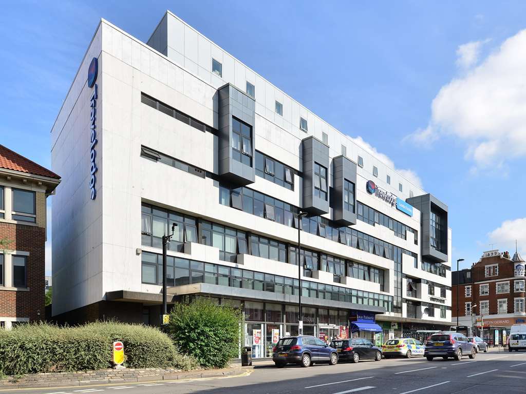 Travelodge London Finchley Exterior photo